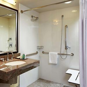 Deluxe  King Room Mobility or hearing accessible